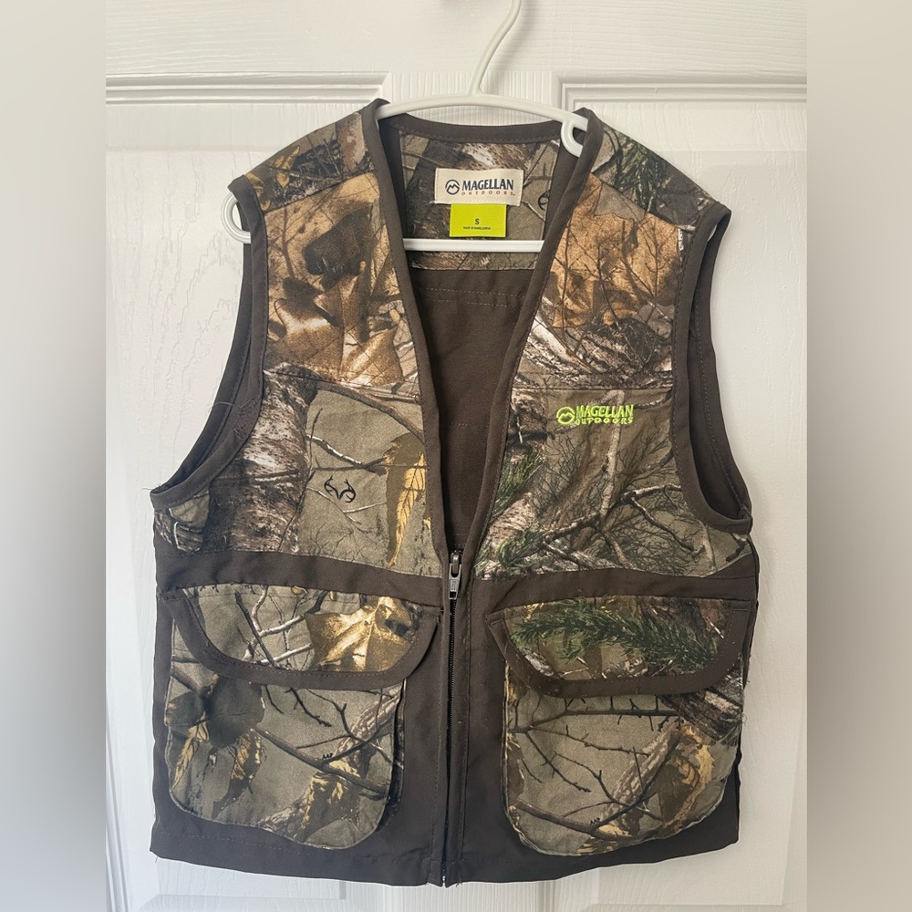 Magellan outdoors kids camo vest